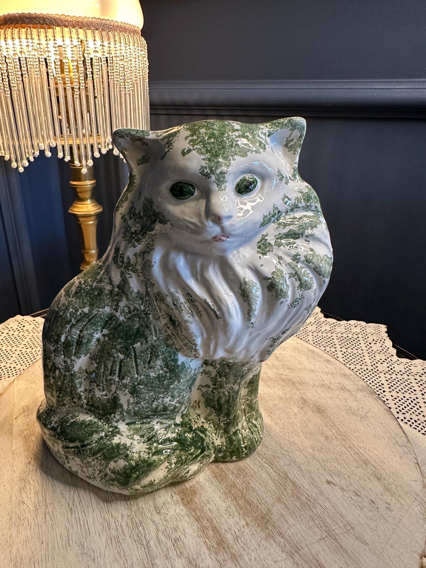 Vintage Patricia Hay Ceramics Green & White Cat Figurine – Handcrafted Pottery Cat Ornament (20cm)