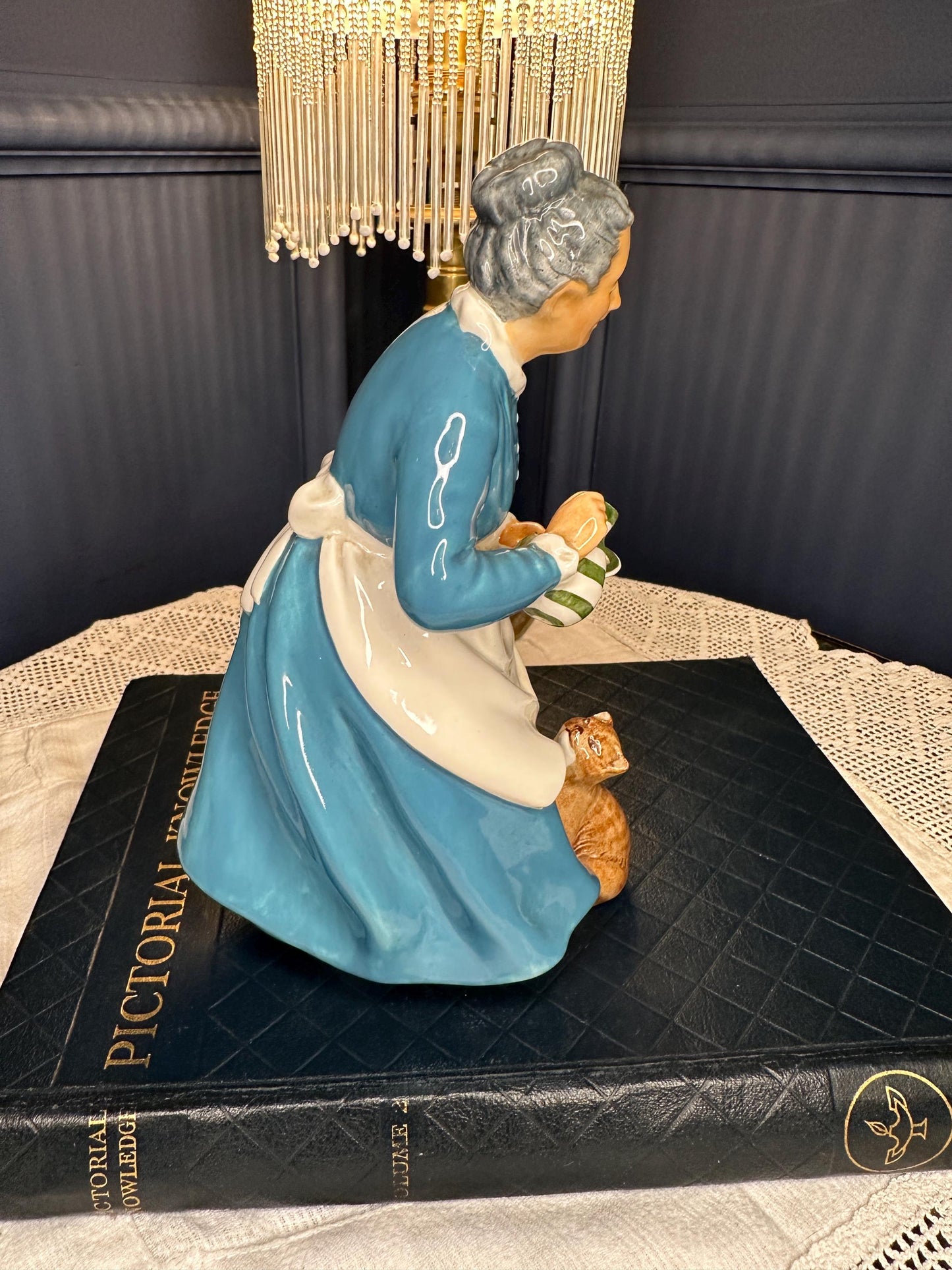 Royal Doulton "The Favourite" HN 2249 Figurine - Vintage 1959 English Bone China - Elderly Lady Feeding Cat - Hand Painted Porcelain